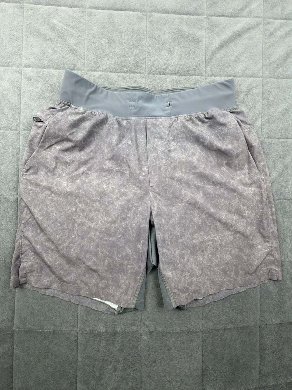 Lululemon T.H.E. Short 9" Linerless Athletic Shorts in Gravel Dust Asphalt Grey